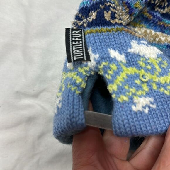 Turtle Fur Women’s Beanie Tassal Ski Hat. - Picture 5 of 8